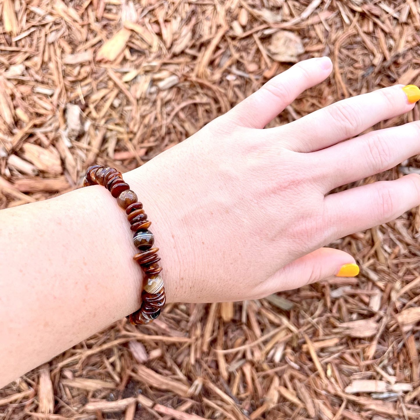 ๐ฟ๐ Stretchy 8mm Coffee Agate & Shell Bracelet