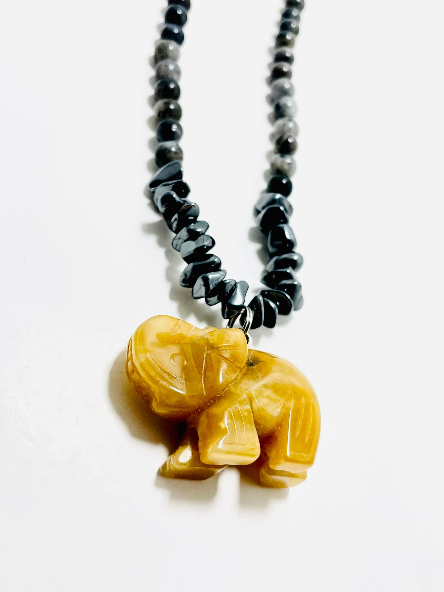 š 23ā Yellow Jade Elephant Necklace Adorned with Chipped Hematite & Labradorite Beads