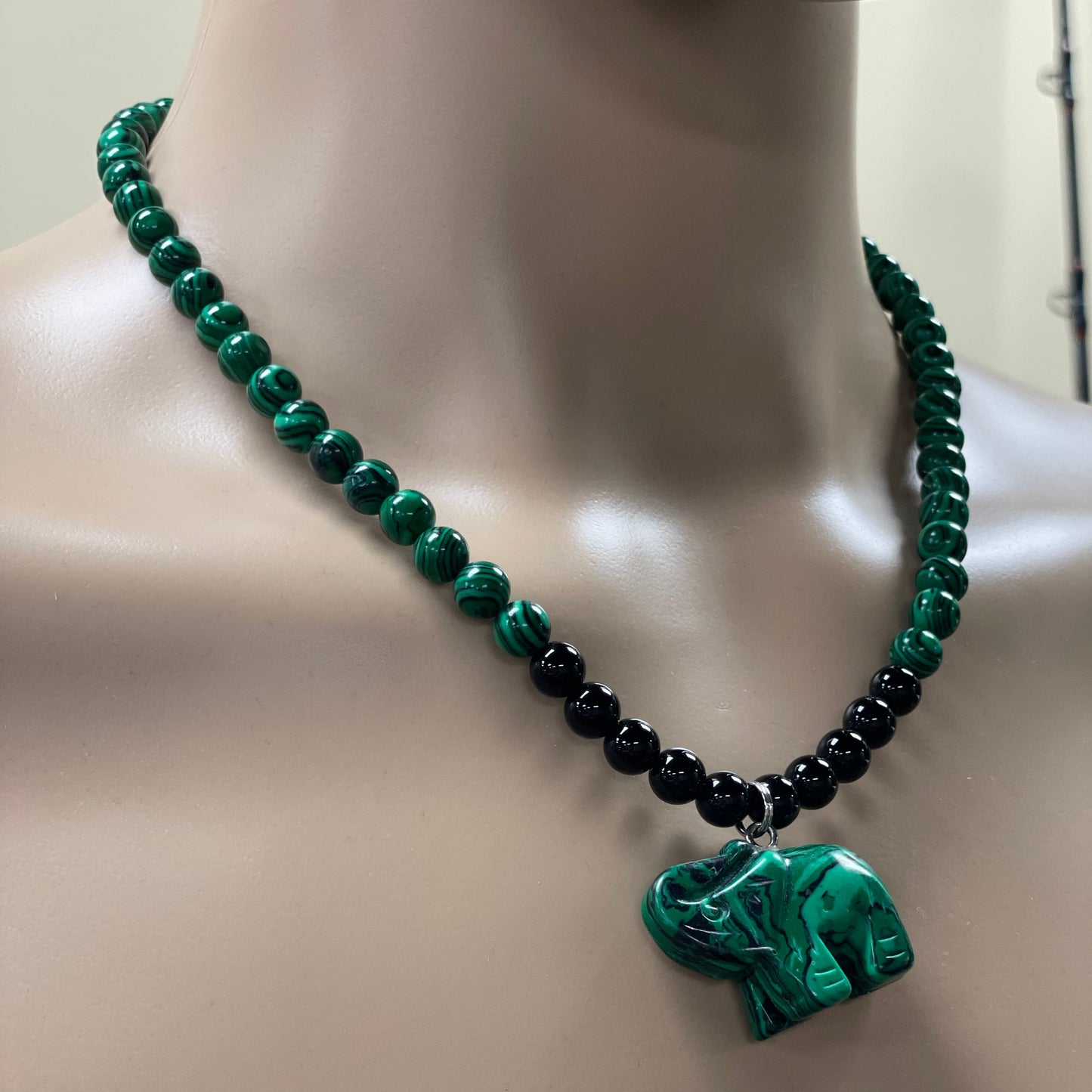 š 21ā Hand Carved Malachite Elephant Necklace Adorned with Onyx & Malachite Beads