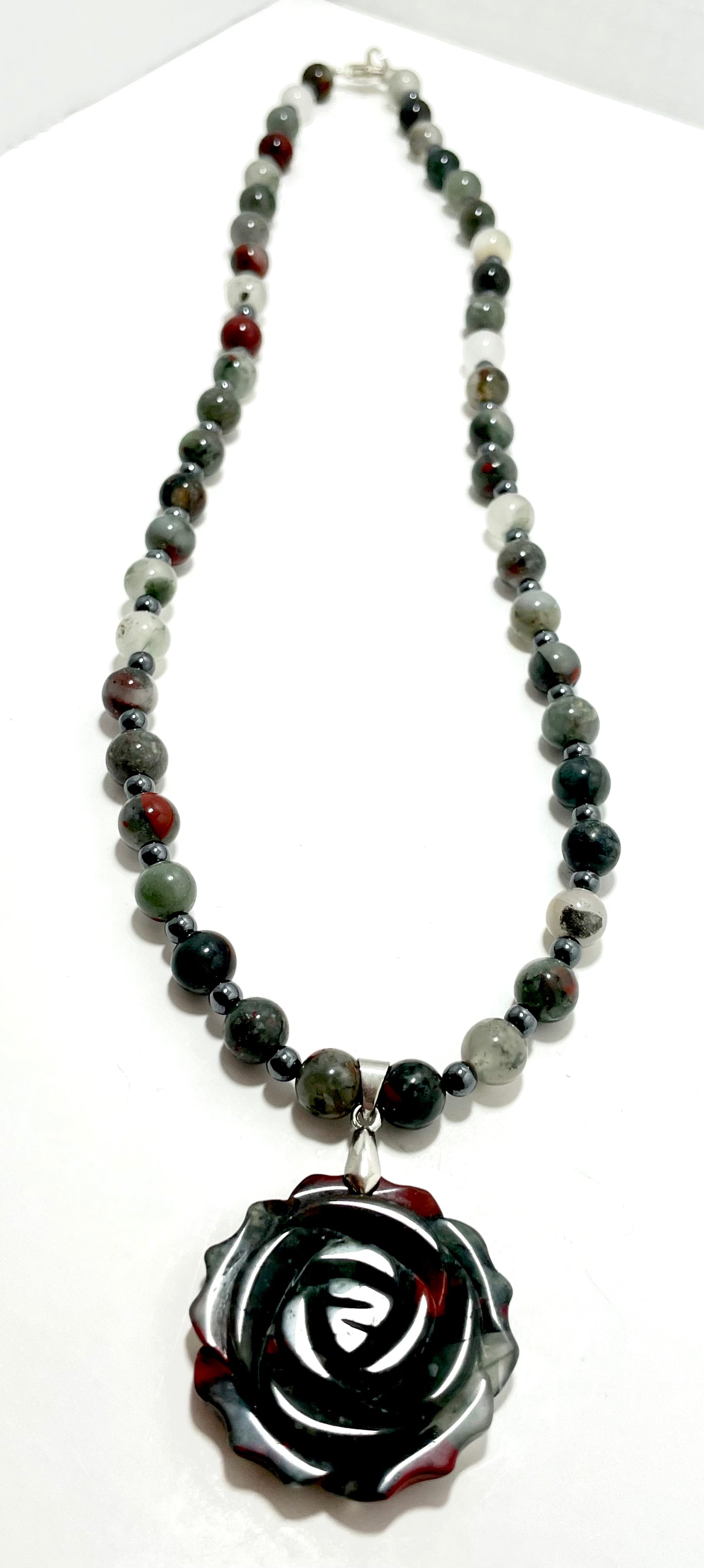 š¹ 22.5ā Hand Carved Bloodstone Rose Necklace Adorned with Bloodstone & Hematite Beads