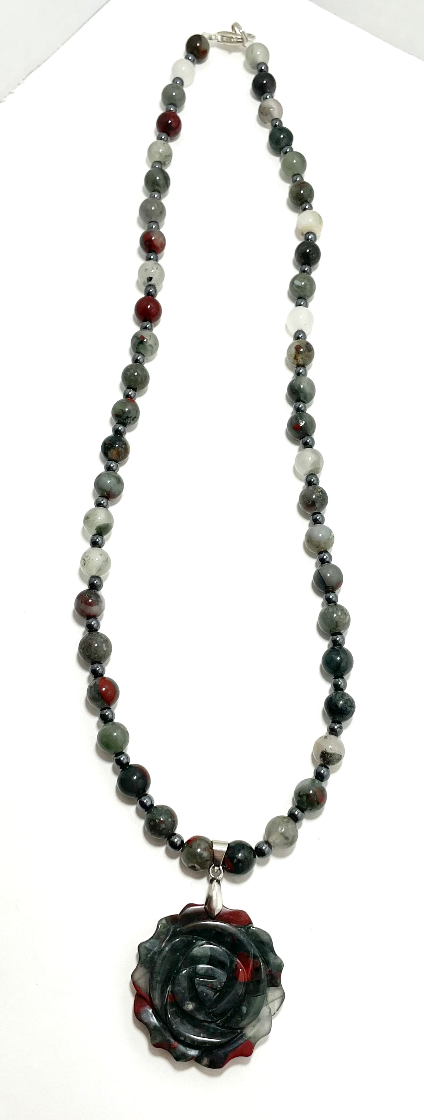 š¹ 22.5ā Hand Carved Bloodstone Rose Necklace Adorned with Bloodstone & Hematite Beads