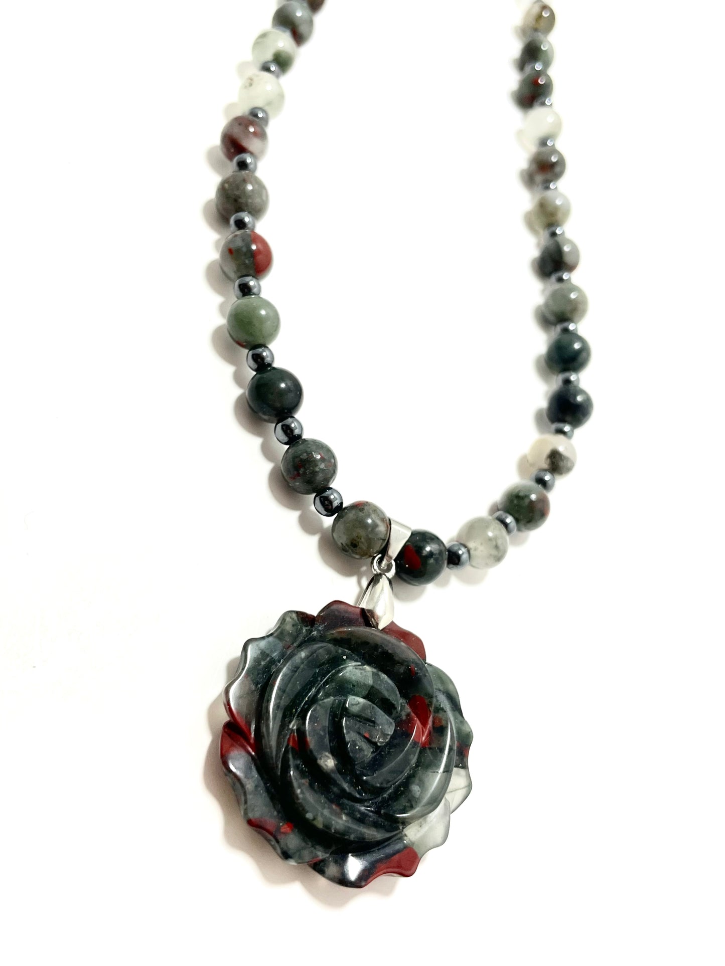š¹ 22.5ā Hand Carved Bloodstone Rose Necklace Adorned with Bloodstone & Hematite Beads