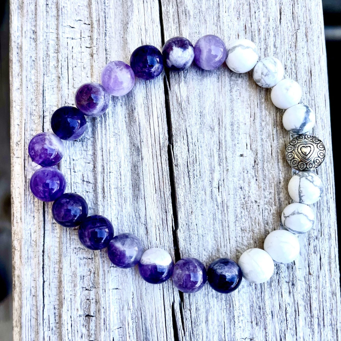 💜🤍 Stretchy 8mm Howlite & Amethyst Heart Bracelet