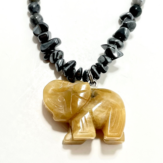 🐘 23” Yellow Jade Elephant Necklace Adorned with Chipped Hematite &amp; Labradorite Beads