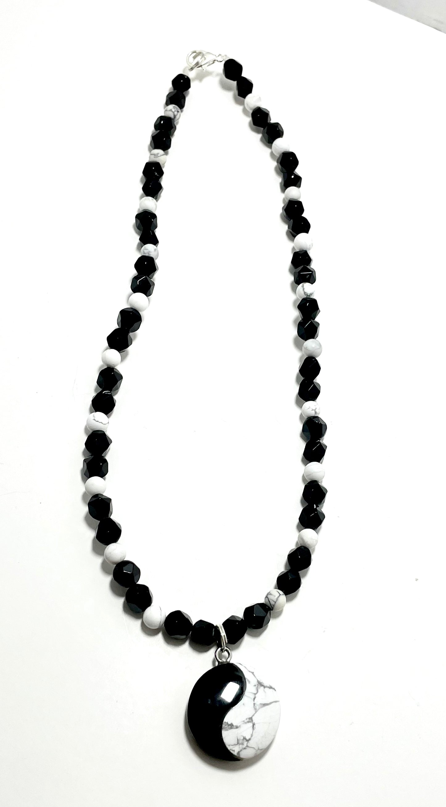⚫️⚪️ 19” Onyx & Howlite Ying Yang Necklace Adorned with 8mm Faceted Onyx & 6mm Howlite Beads